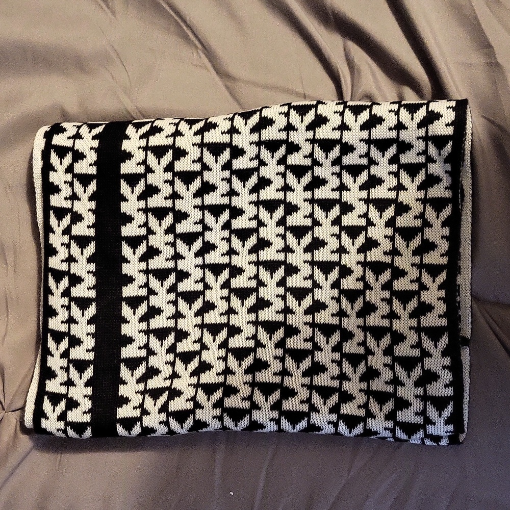 Michael Kors scarf